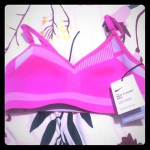 NWT Nike Indy Flyknit bra Sz Small